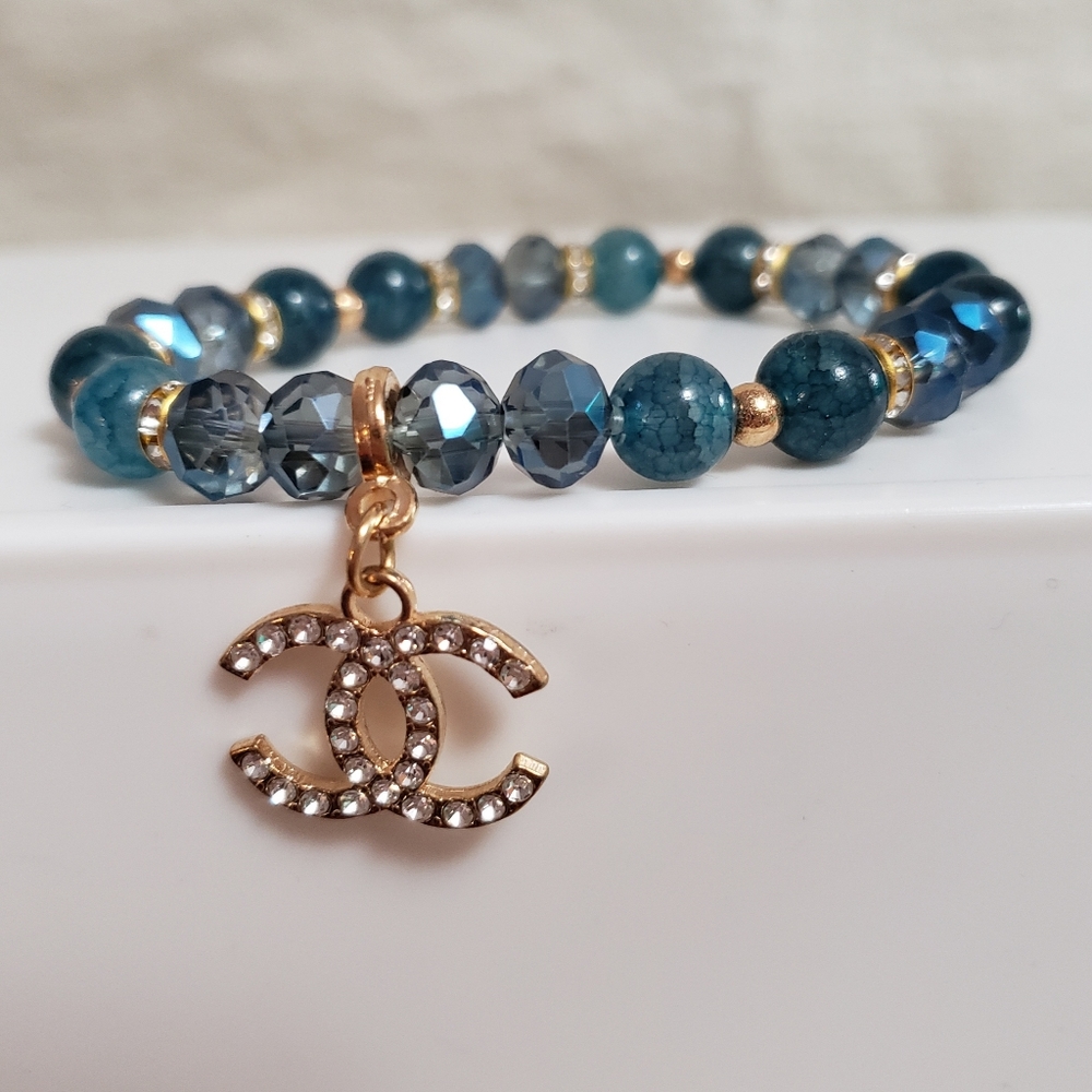 Pretty blue beeds and rhinestones stretch bracelet.
